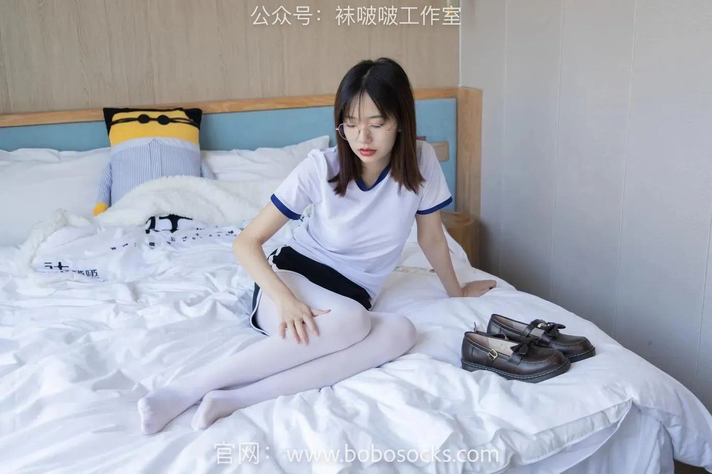 [BoBoSocks袜啵啵]NO.108 小甜豆-皮鞋、厚白丝、踩奶油蛋糕剧情 [137P]插图2